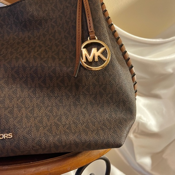 Michael Kors Black and Brown Shoulder Bag - Picture 3 of 9